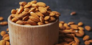 Kuruyemişler arasında özel bir yere sahip olan Acı Badem, tatlı bademden farklı olarak keskin ve belirgin bir aromaya sahiptir. Geleneksel tıpta ve kozmetik alanında kullanılan bu çekirdek, özellikle içerdiği bileşenler nedeniyle dikkat çeker. Ancak bilinçli tüketilmesi gereken bir besin olduğu da unutulmamalıdır. Konulu bir haber görseli.