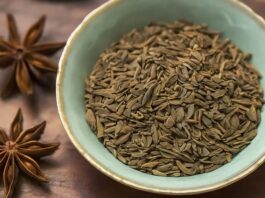 Doğal bitkiler arasında kendine özgü kokusu ve aromasıyla öne çıkan Anason, hem mutfaklarda hem de bitkisel çay kültüründe önemli bir yere sahiptir. Özellikle hafif tatlı ve ferahlatıcı tadı sayesinde farklı alanlarda kullanılan bu bitki, yüzyıllardır geleneksel yöntemlerle değerlendirilmektedir. Peki, Anason nedir ve neden bu kadar yaygın şekilde tüketilmektedir? Konulu bir haber görseli.