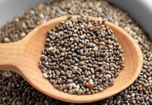 Chia Nedir? Chia’nın Faydaları Nelerdir? Chia, son yıllarda sağlık ve beslenme dünyasında popülerlik kazanmış bir süper gıdadır. Orta ve Güney Amerika kökenli olan bu küçük tohumlar, içerdiği vitamin, mineral ve lifler sayesinde hem besleyici hem de sağlık açısından faydalıdır. Chia tohumları, suyla temas ettiğinde jel kıvamına gelerek sindirimi kolaylaştırır ve tokluk hissini artırır. Bu özelliği, diyet ve kilo kontrolü programlarında sıkça tercih edilmesini sağlar. Konulu bir haber görseli.