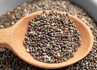 Chia, son yıllarda sağlık ve beslenme dünyasında popülerlik kazanmış bir süper gıdadır. Orta ve Güney Amerika kökenli olan bu küçük tohumlar, içerdiği vitamin, mineral ve lifler sayesinde hem besleyici hem de sağlık açısından faydalıdır. Chia tohumları, suyla temas ettiğinde jel kıvamına gelerek sindirimi kolaylaştırır ve tokluk hissini artırır. Bu özelliği, diyet ve kilo kontrolü programlarında sıkça tercih edilmesini sağlar. Konulu bir haber görseli.