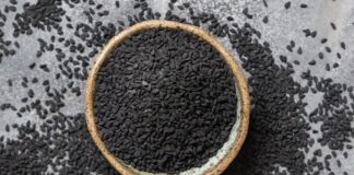 Doğal ürünlere olan ilginin artmasıyla birlikte Çörek Otu yeniden gündeme gelen bitkiler arasında yer alıyor. Küçük siyah tohumlarıyla bilinen bu bitki, hem mutfakta hem de geleneksel uygulamalarda uzun yıllardır kullanılmaktadır. Özellikle bağışıklık dönemlerinde adı sıkça anılan Çörek Otu, güçlü içeriği sayesinde dikkat çekmektedir. Peki, Çörek Otu nedir ve neden bu kadar değerli görülmektedir? Konulu bir haber görseli.