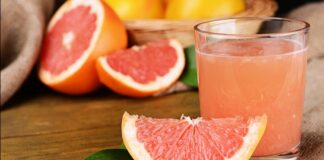 Turunçgiller ailesinin en dikkat çekici üyelerinden biri olan greyfurt, hafif acımtırak ve ekşi tadıyla bilinen besleyici bir meyvedir. Özellikle kış aylarında sofralarda daha sık yer bulan bu meyve, içerdiği vitamin ve mineraller sayesinde sağlıklı beslenme programlarının önemli bir parçası haline gelmiştir. Hem taze olarak tüketilebilen hem de suyu sıkılarak içilebilen greyfurt, ferahlatıcı aromasıyla da tercih edilmektedir. Konulu bir haber görseli.