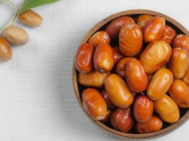 Doğal ve geleneksel besinlere olan ilginin artmasıyla birlikte geçmişten günümüze tüketilen yerel meyveler yeniden gündeme gelmeye başladı. Bu meyvelerden biri olan İğde, özellikle Anadolu coğrafyasında yaygın olarak yetişen ve hem meyvesi hem de çekirdeğiyle değerlendirilen özel bir bitkidir. Bilimsel adı Elaeagnus angustifolia olan iğde ağacı, kurak ve yarı kurak iklim koşullarına dayanıklılığıyla bilinir. Halk arasında yabani zeytin ya da dağ iğdesi olarak da anılmaktadır. Konulu bir haber görseli.