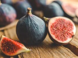 İncir Nedir? İncirin Faydaları Nelerdir? Yaz sonunun ve sonbahar başlangıcının en özel meyvelerinden biri olan incir, hem tatlı aroması hem de besleyici içeriğiyle dikkat çeker. Yumuşak dokusu, kendine özgü kokusu ve yoğun lezzetiyle sofralarda ayrı bir yere sahip olan incir, tarih boyunca birçok kültürde önemli bir besin kaynağı olmuştur. Bilimsel adı Ficus carica olan incir, dutgiller familyasına ait bir meyvedir ve özellikle Akdeniz ikliminde yaygın olarak yetiştirilir. Konulu bir haber görseli.