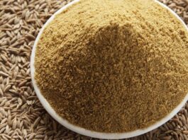 Mutfakların vazgeçilmez aromalarından biri olan Kimyon, kendine özgü kokusu ve yoğun tadıyla yemeklere karakter kazandıran önemli bir baharattır. Özellikle et yemekleri, baklagiller ve çorbalarda sıkça kullanılan bu bitki, yalnızca lezzet açısından değil sağlık üzerindeki potansiyel etkileriyle de dikkat çekmektedir. Peki, Kimyon nedir ve neden bu kadar yaygın şekilde tüketilmektedir? Konulu bir haber görseli.