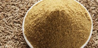 Kimyon Nedir? Kimyon’un Faydaları Nelerdir? Mutfakların vazgeçilmez aromalarından biri olan Kimyon, kendine özgü kokusu ve yoğun tadıyla yemeklere karakter kazandıran önemli bir baharattır. Özellikle et yemekleri, baklagiller ve çorbalarda sıkça kullanılan bu bitki, yalnızca lezzet açısından değil sağlık üzerindeki potansiyel etkileriyle de dikkat çekmektedir. Peki, Kimyon nedir ve neden bu kadar yaygın şekilde tüketilmektedir? Konulu bir haber görseli.