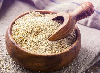 Kinoa Nedir? Kinoa’nın Faydaları Nelerdir? Kinoa, Güney Amerika kökenli, besin değeri yüksek ve glütensiz bir tohum olarak son yıllarda dünya mutfaklarında popülerlik kazanmıştır. Hem lif hem de protein bakımından zengin olan kinoa, sağlıklı beslenme ve diyet listelerinde sıkça tercih edilir. Quinoa olarak da bilinen bu tohum, yüksek besin içeriği ile hem enerji sağlar hem de bağışıklık sistemini destekler. Kinoa, vitamin ve mineral açısından oldukça zengin bir kaynaktır, özellikle B vitaminleri, demir, magnezyum ve çinko içerir. Konulu bir haber görseli.