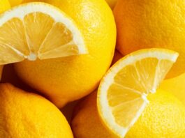 Limon Nedir? Limon’un Faydaları Nelerdir? Sofraların vazgeçilmez lezzetlerinden biri olan limon, hem mutfakta hem de sağlık alanında geniş kullanım alanına sahip narenciye meyvelerinden biridir. Ekşi aroması ve ferahlatıcı kokusuyla bilinen bu meyve, özellikle yemeklere, salatalara ve içeceklere kattığı tat ile öne çıkar. Bununla birlikte limon, içerdiği vitamin ve mineraller sayesinde bağışıklık sisteminden cilt sağlığına kadar pek çok alanda destekleyici özellikler sunar. Konulu bir haber görseli.