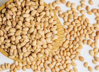 Anadolu mutfağında ve Orta Doğu kültüründe önemli bir yere sahip olan Mahlep, hem aroması hem de sağlık açısından sunduğu potansiyel katkılarla dikkat çeken doğal bir üründür. Özellikle hamur işlerinde verdiği kendine özgü koku sayesinde bilinen mahlep, aslında bir ağacın tohumundan elde edilir. Geleneksel tariflerde sıkça kullanılan bu özel baharat, son yıllarda sağlıklı beslenme trendleriyle birlikte yeniden popüler hale gelmiştir. Konulu bir haber görseli.