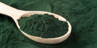Son yıllarda sağlıklı beslenme ve doğal takviyeler arasında öne çıkan Spirulina, özellikle bitkisel protein ve besin değeri yüksek bir süper gıda olarak bilinir. Mavi-yeşil alg türlerinden biri olan Spirulina, hem toz hem de tablet formunda takviye olarak kullanılabilir. Protein, vitamin ve mineral içeriği ile dikkat çeken bu doğal ürün, bağışıklığı güçlendirmekten enerji artırmaya kadar birçok fayda sağlar. Konulu bir haber görseli.