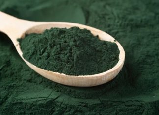 Son yıllarda sağlıklı beslenme ve doğal takviyeler arasında öne çıkan Spirulina, özellikle bitkisel protein ve besin değeri yüksek bir süper gıda olarak bilinir. Mavi-yeşil alg türlerinden biri olan Spirulina, hem toz hem de tablet formunda takviye olarak kullanılabilir. Protein, vitamin ve mineral içeriği ile dikkat çeken bu doğal ürün, bağışıklığı güçlendirmekten enerji artırmaya kadar birçok fayda sağlar. Konulu bir haber görseli.