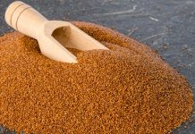 Teff Nedir? Teff’in Faydaları Nelerdir? Teff, son yıllarda sağlık ve beslenme dünyasında sıkça duyulan, özellikle glutensiz beslenme için ideal bir tahıl olarak öne çıkan bir gıdadır. Küçük taneleri ile dikkat çeken teff, özellikle Etiyopya mutfağının temel besinlerinden biridir ve besleyici özellikleri sayesinde dünya genelinde popüler hale gelmiştir. Teff, yüksek lif, protein ve mineral içeriği ile sağlıklı beslenmeyi destekler, sindirim sistemini düzenler ve enerji seviyesini artırır. Konulu bir haber görseli.