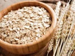 Yulaf Nedir? Yulaf’ın Faydaları Nelerdir? Son yıllarda sağlıklı beslenme denildiğinde ilk akla gelen tahıllardan biri olan yulaf, yüksek besin değeri ve doyurucu yapısıyla dikkat çekiyor. Özellikle kahvaltılarda tercih edilen yulaf, farklı tariflerle günün her öğününde tüketilebilen çok yönlü bir tahıl olarak öne çıkıyor. Lif bakımından zengin yapısı sayesinde hem sindirim sistemini destekliyor hem de uzun süre tokluk hissi sağlıyor. Konulu bir haber görseli.