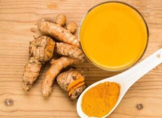 Son yıllarda sağlıklı yaşam trendlerinin yükselmesiyle birlikte Zerdeçal adını daha sık duymaya başladık. Özellikle doğal beslenme ve bitkisel destek arayışında olanların tercih ettiği bu güçlü baharat, hem mutfakta hem de alternatif sağlık uygulamalarında önemli bir yere sahiptir. Peki, Zerdeçal nedir ve neden bu kadar değerli kabul edilmektedir? Konulu bir haber görseli.