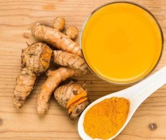 Son yıllarda sağlıklı yaşam trendlerinin yükselmesiyle birlikte Zerdeçal adını daha sık duymaya başladık. Özellikle doğal beslenme ve bitkisel destek arayışında olanların tercih ettiği bu güçlü baharat, hem mutfakta hem de alternatif sağlık uygulamalarında önemli bir yere sahiptir. Peki, Zerdeçal nedir ve neden bu kadar değerli kabul edilmektedir? Konulu bir haber görseli.